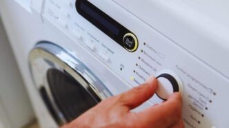 Con Questo Pulsante I Vestiti Non Si Stropicciano Più