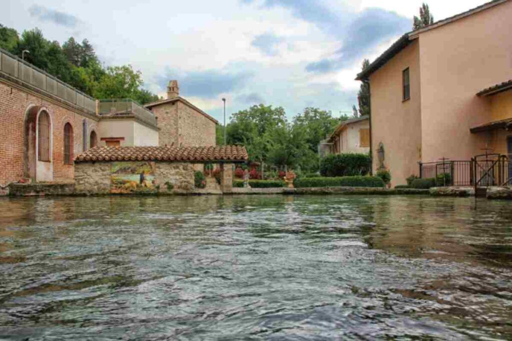 Borgo, sorgenti