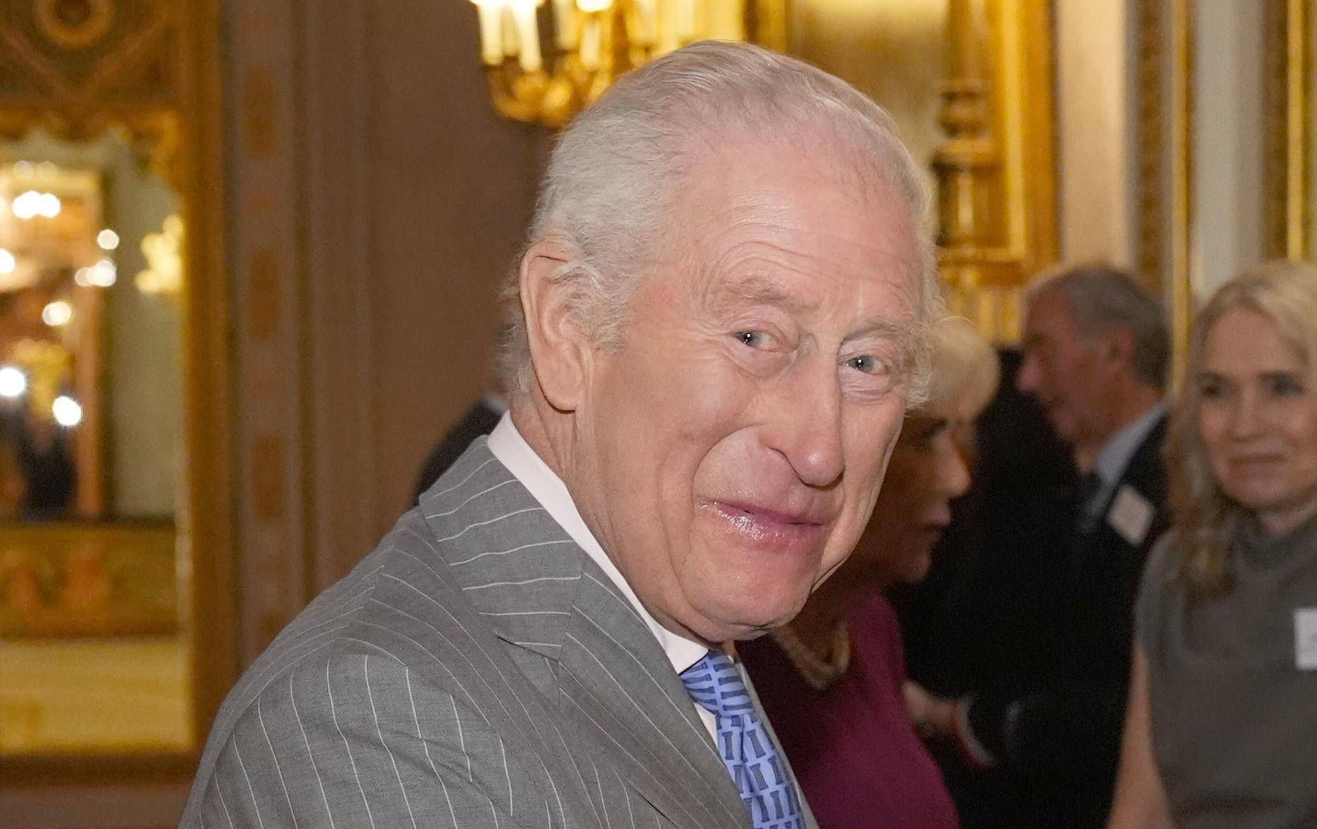 Re Carlo Riprende Le Proprie A