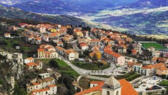 Senerchia2C Sospesa Una Lista E
