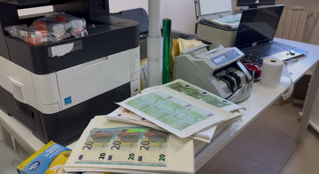 Smantellata Rete Di Fabbricazi