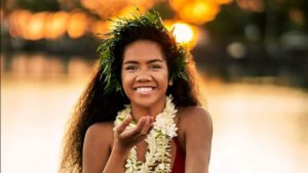 Tahiti Si Prepara Ad Accoglier