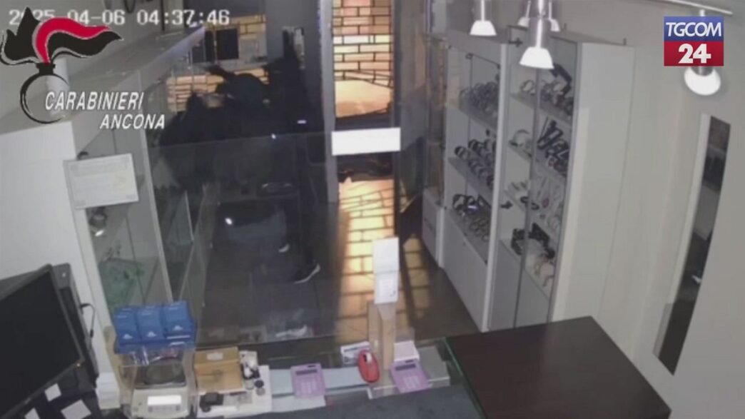 Tentato Furto In Gioielleria A