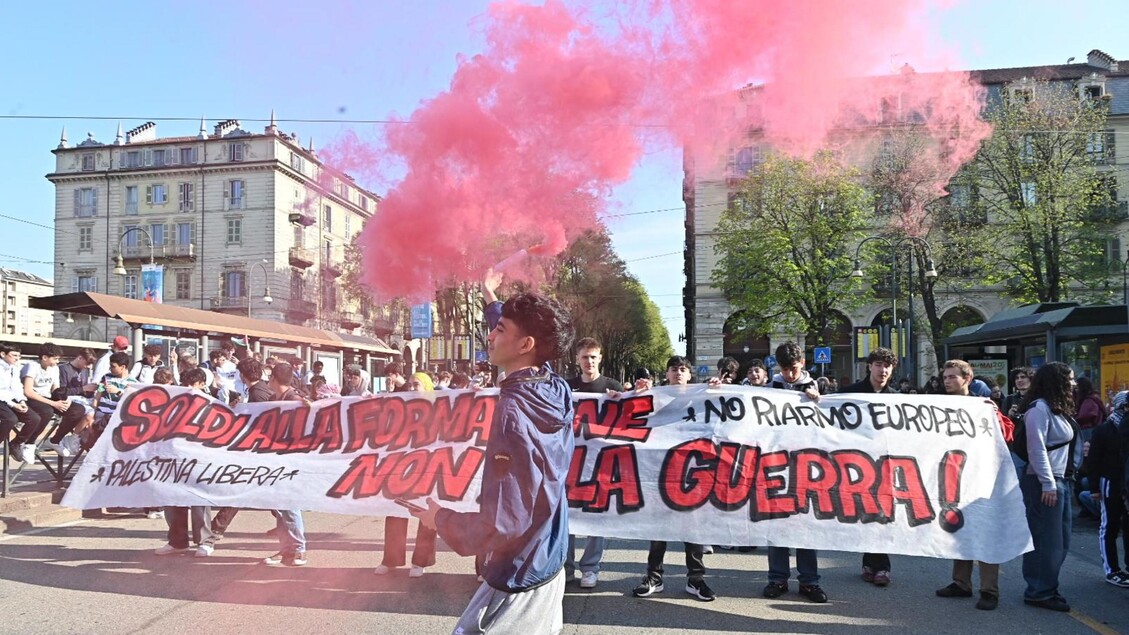 Torino3A Studenti In Piazza Per