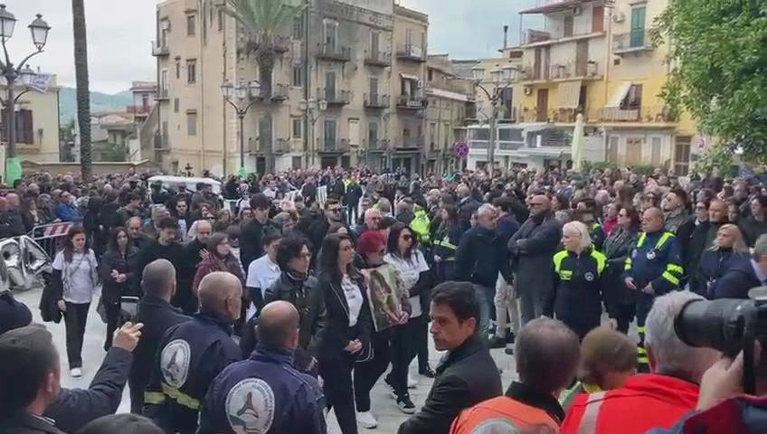 Ultimo Saluto A Sara Campanell