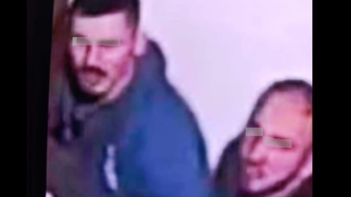 Un Commando Di Ladri Terrorizz
