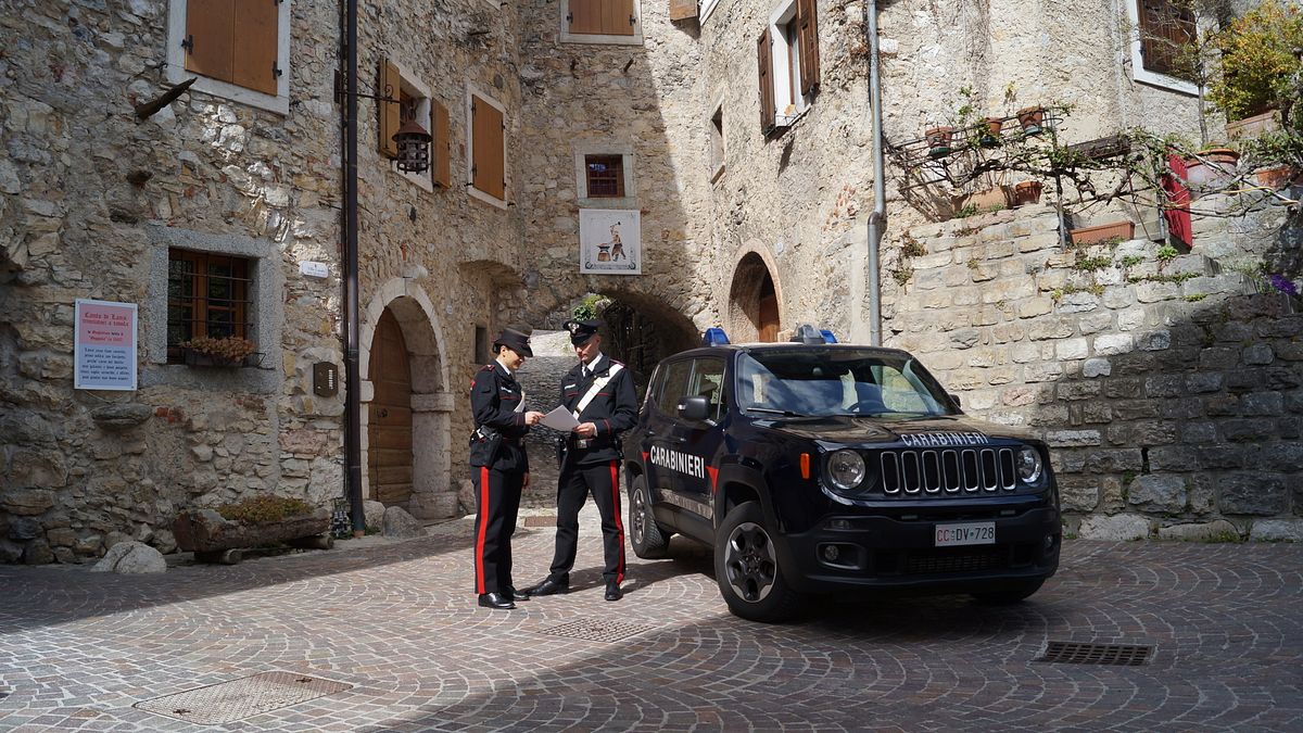 Un Giovane Interviene In Difes