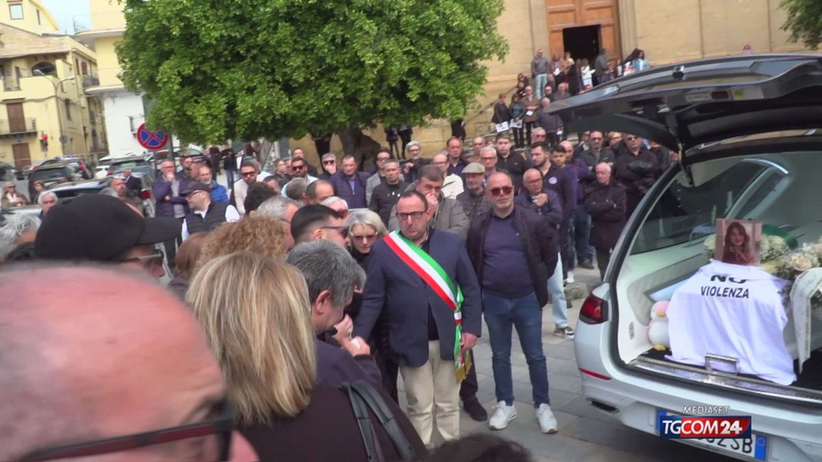 Una Comunitc3A0 In Lutto Per L27Om