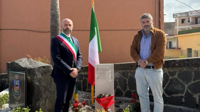 Una Targa In Piazza Dell27Auton