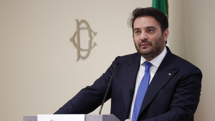 Vandali Colpiscono La Nuova Se