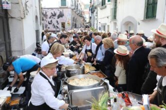 Vietri Sul Mare Si Prepara All