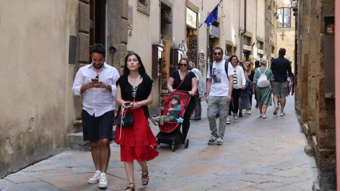 Volterra Si Candida Come Meta