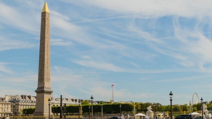 A Parigi Un Messaggio Nascosto