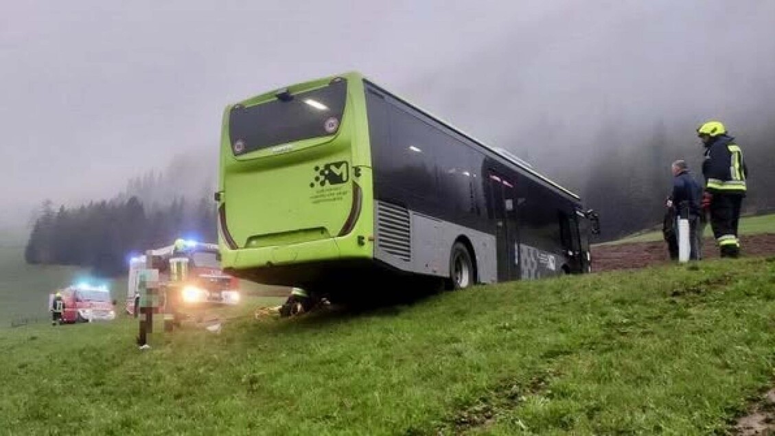 Bus Del Trasporto Pubblico Esc
