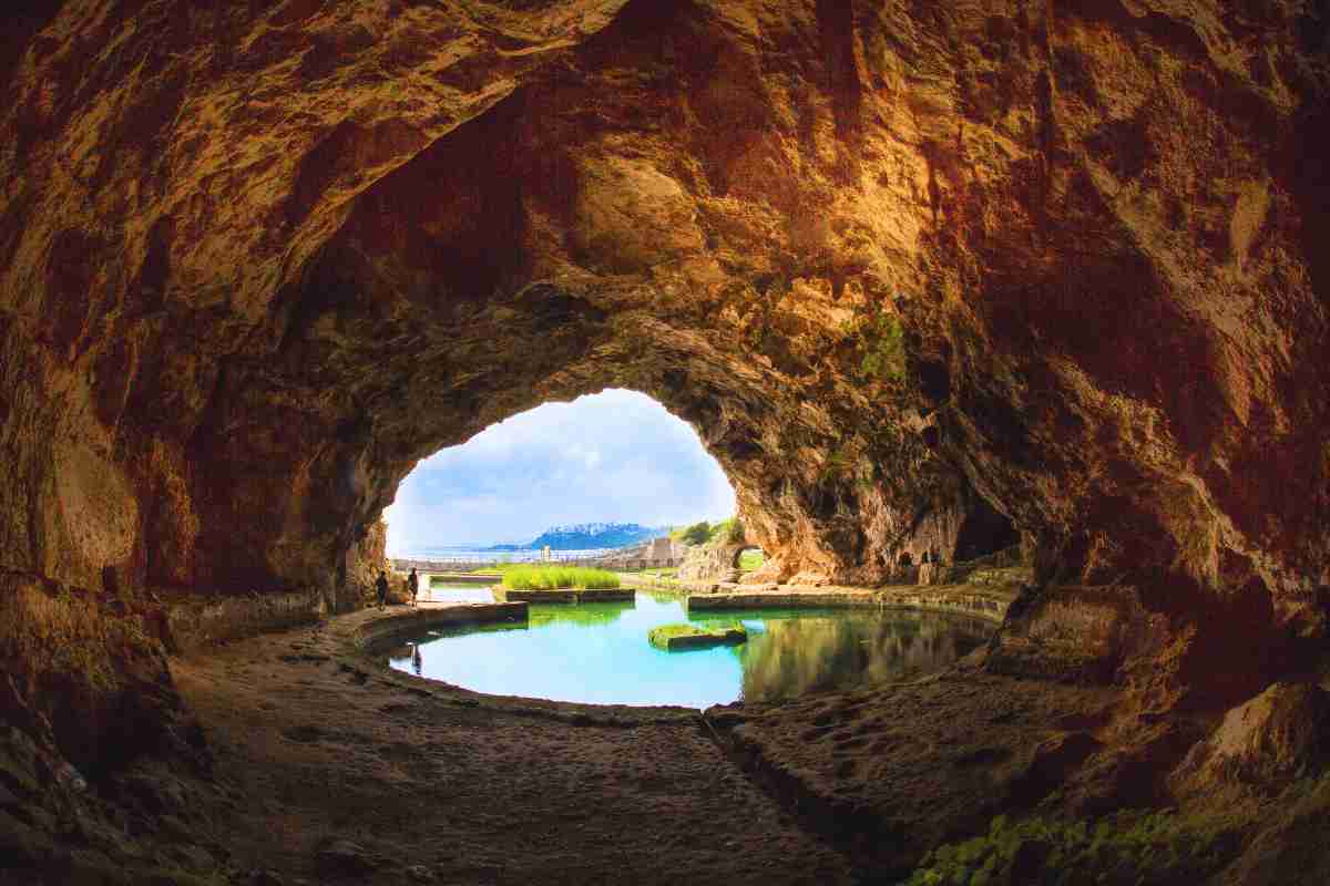 Villa E Grotte Di Tiberio A Sperlonga