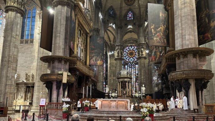 Mons. Delpini3A Papa Francesco2C