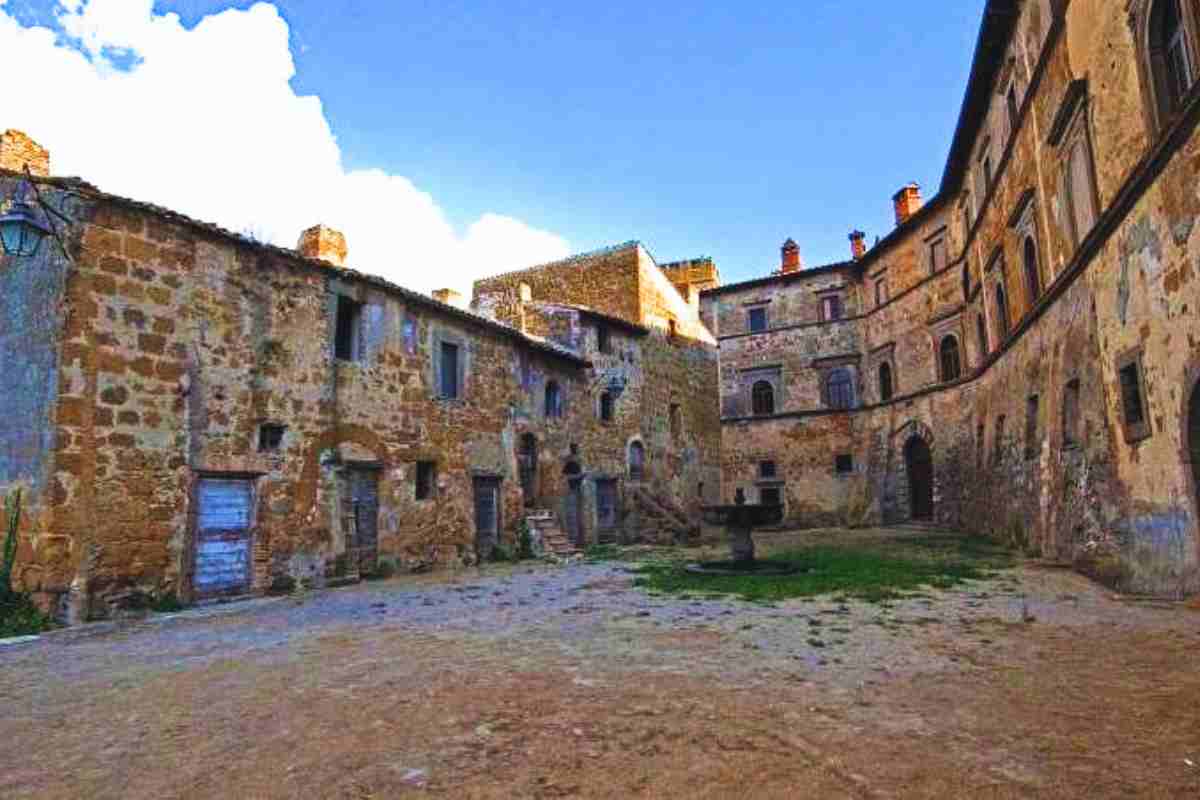 Il Bellissimo Borgo Di Montecalvello