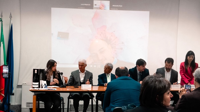 Presentati I Dettagli E I Prot