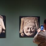 A Bogotà La Mostra Di Massimo Listri Sulle Statuette Sorridenti Mixteco Tra Vi E Ix Secolo D.c.