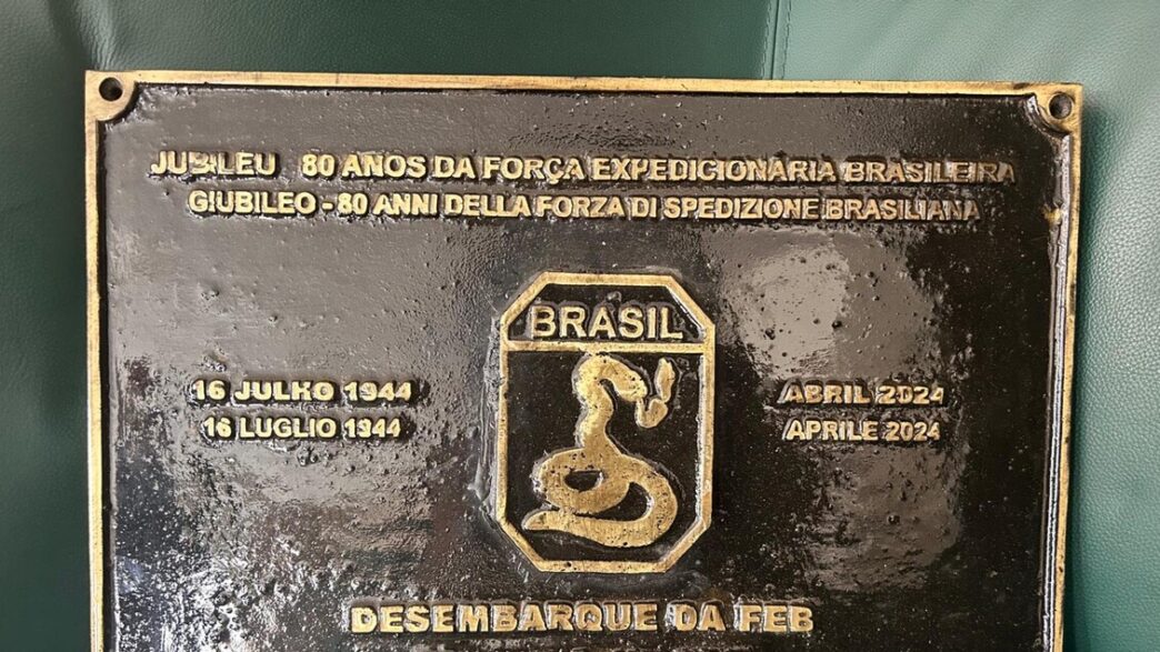 A Napoli Una Targa Celebra Le28099A