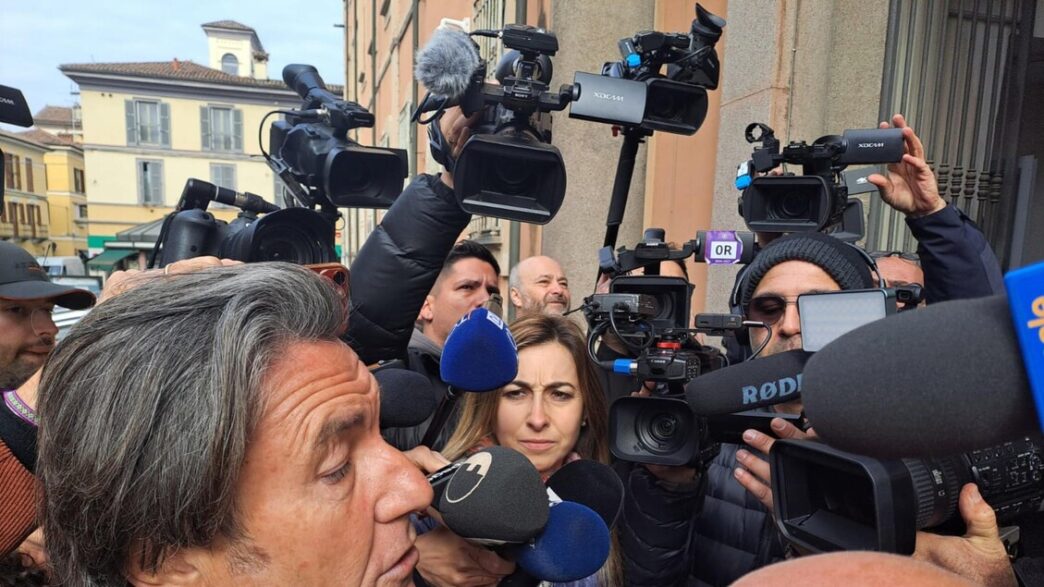 A Pavia Attesa Per Il Conferim