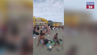 A Ostia Una Ruspa Tra I Bagnan