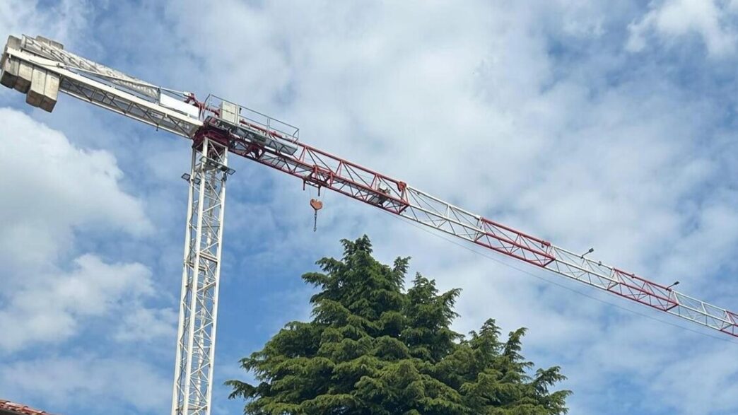 A Padova Il 67Enne Sulla Gru M