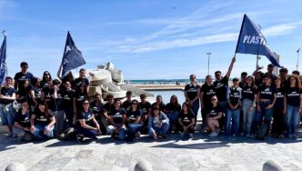 A Pescara Cinquanta Ragazzi Ri