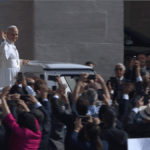 A Piazza San Pietro Il Primo Giro Sulla Papamobile Di Leone Xiv Davanti A Migliaia Di Fedeli