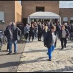 A Terralba Centinaia Di Persone In Fila Per Ore In Attesa Di Un Medico Di Base, La Situazione In Sardegna