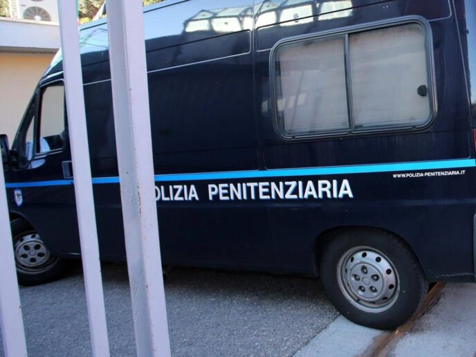 Aggressione A Un Agente Di Pol