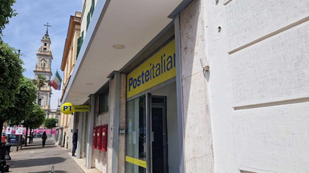 Al Ufficio Postale Di Pompei U