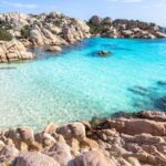 Alcune Spiagge Della Sardegna Diventano A Numero Chiuso Per Evitare L’overtourism: Come Prenotare L’accesso Nel 2025