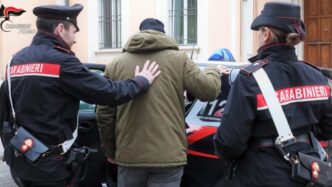 Arrestati Due Uomini E Denunci