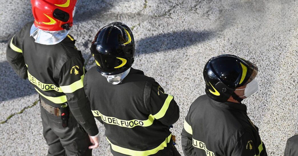 Auto Rimane In Bilico Sul Diru