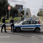 Automobilista Con Targa Manomessa Scoperto Mentre Usa Il Cellulare A Torre Gaia, Roma