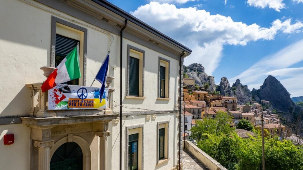 Bandiera Della Pace Esposta A