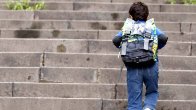 Bimbo Autistico Lasciato Sporc