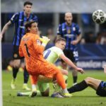 Brutto Episodio Con Spintoni E Sputi Nella Semifinale Di Champions Tra Inter E Barcellona A San Siro