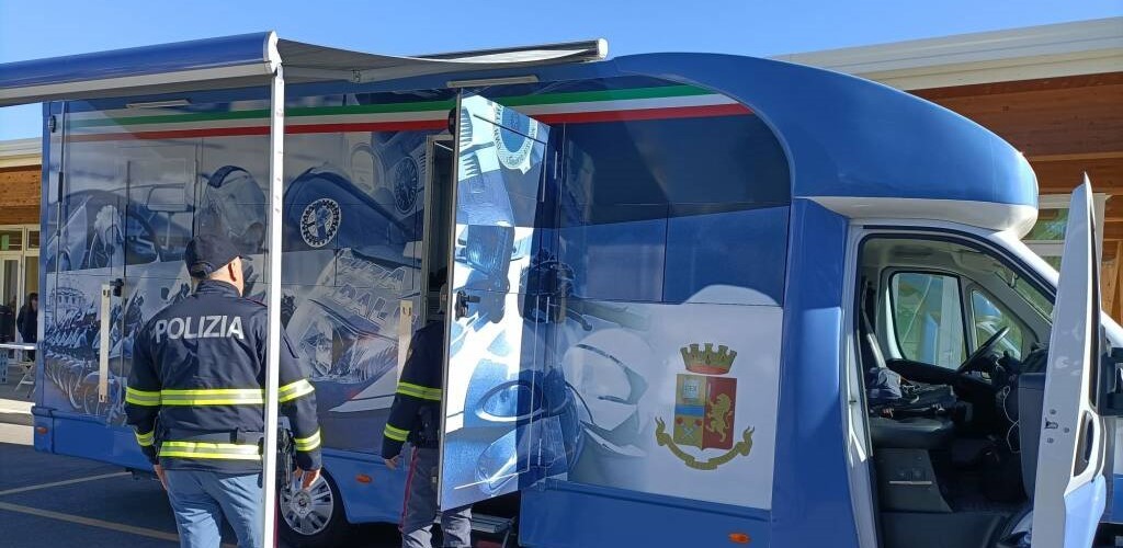 Camper Azzurro A Roseto Degli