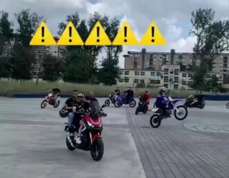 Caos In Strada A Scampia Per I