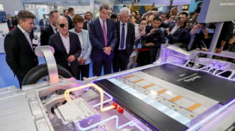 Catl Debutta In Borsa A Hong K