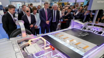 Catl Debutta In Borsa A Hong K