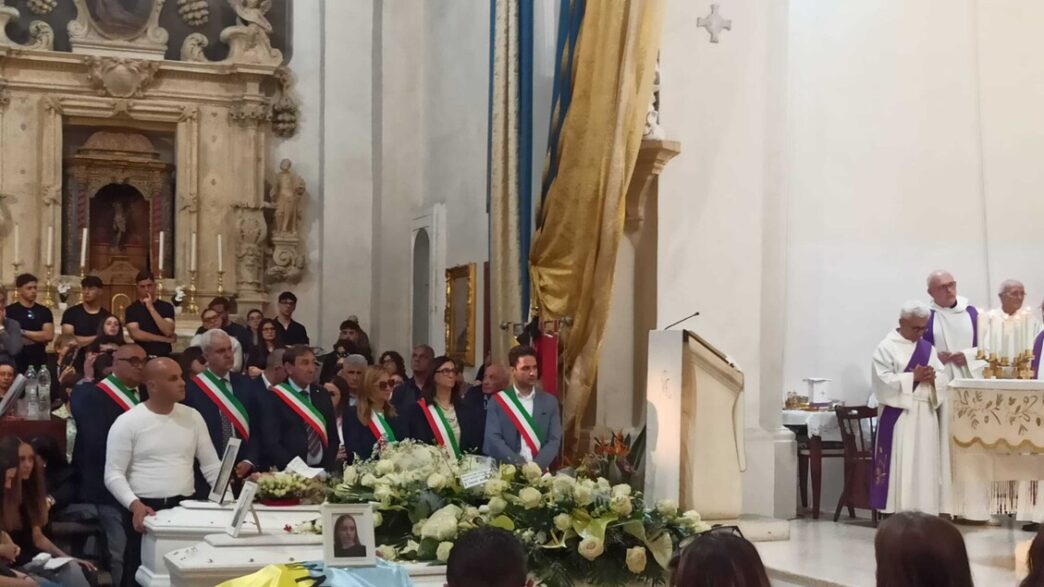 Centinaia Di Persone A Torchia