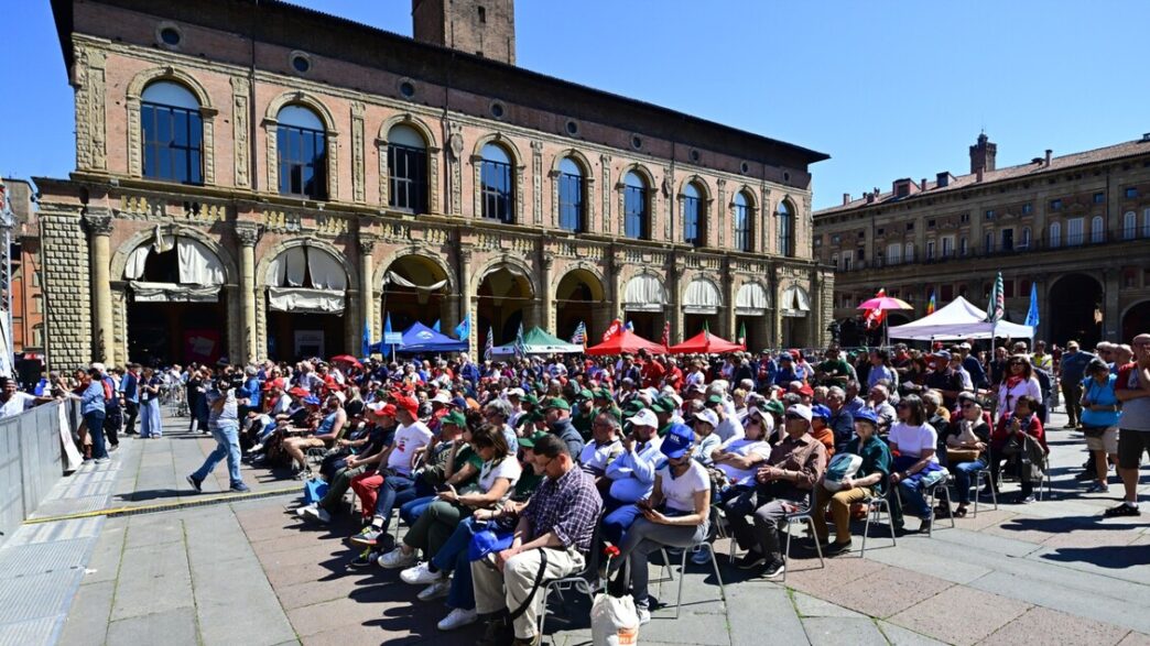 Cgil2C Cisl E Uil In Piazza Mag