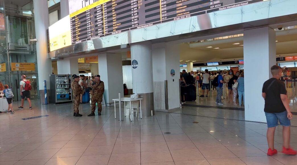 Chiusura Delle28099Aeroporto Di Nap