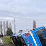 Cinque Feriti In Incidente A Torino, Pullman Di Ragazzi Francesi Si Schianta Contro Alberi In Corso San Maurizio