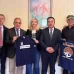 Consegnata La Prima Maglia Ufficiale Della Cicloturistica L’aquila Città Territorio Nella Sede Comunale