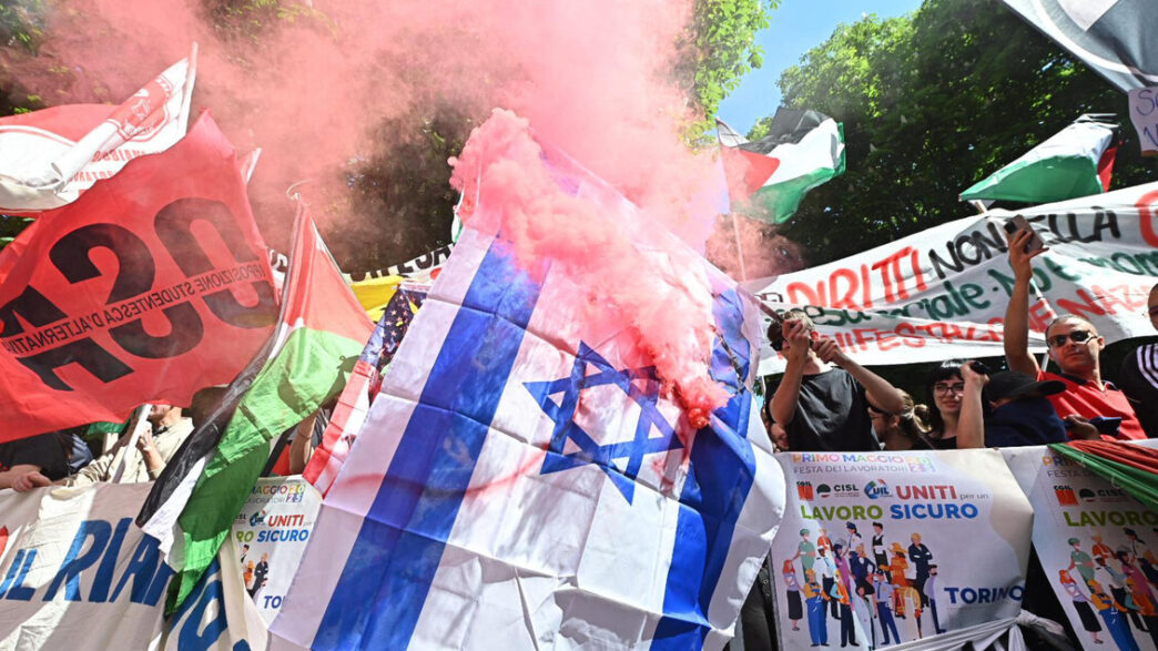 Corteo Del Primo Maggio A Tori