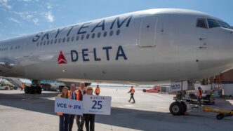 Delta Airlines Festeggia 25 An